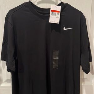 Men Large Nike Dri-Fit T-shirt, New with Tags